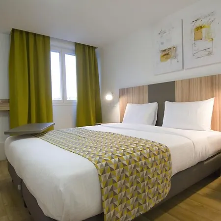 Hotel In 13