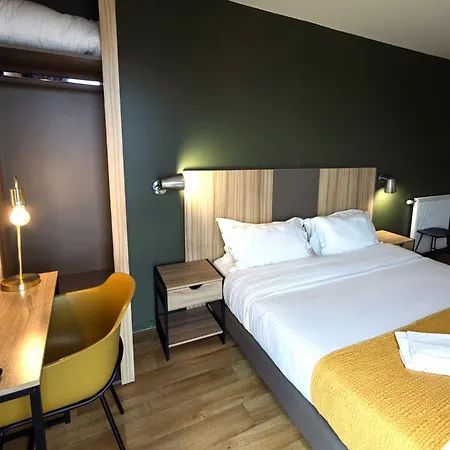 In 13 Hotel