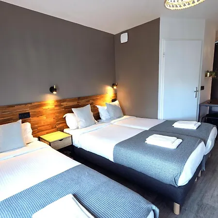 In 13 Hotel Paris