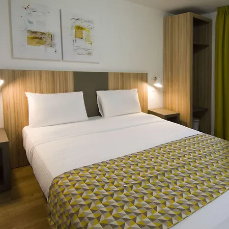 In 13 Szálloda Párizs